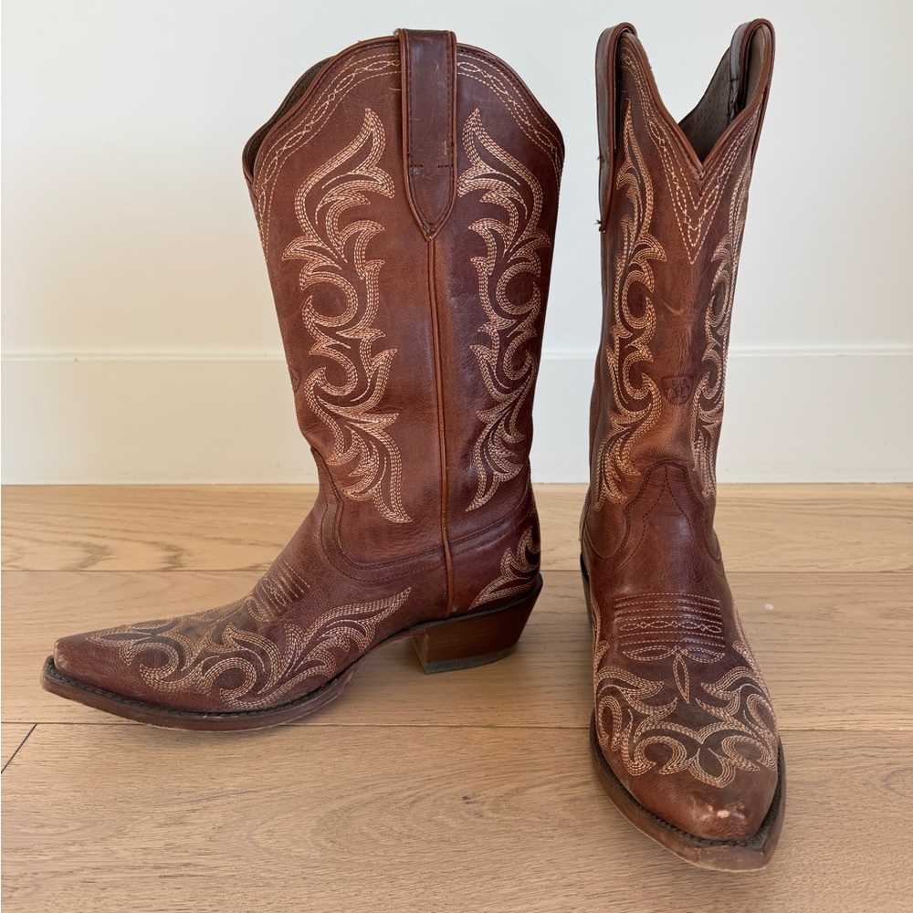 ARIAT Hazen Western Cowboy Boot with Embroidered Design